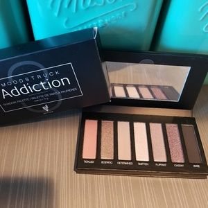 Younique Moodstruck Addiction Palette 3